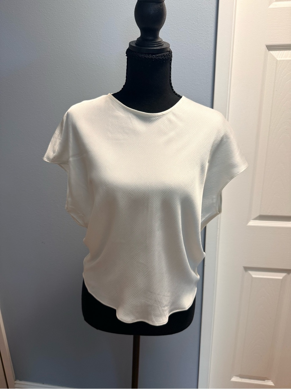 BANANA REPUBLIC FACTORY Satin Crop Top Snow Day White Medium NWT
